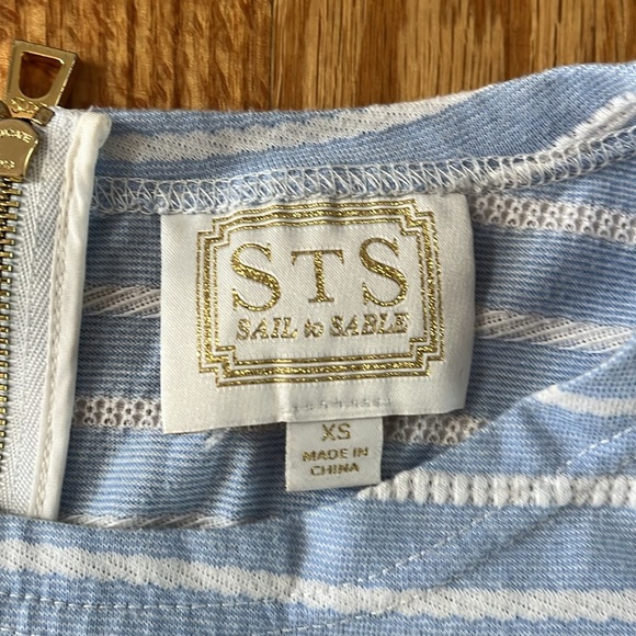 STS SAIL TO SABLE size xs hydrangea dress - Picture 2 of 4